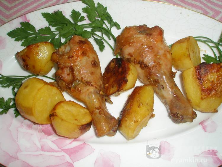 Куриные голени с картошкой в чесночно-соевом маринаде
