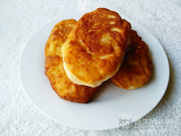 Дрожжевые пирожки с картофелем и луком