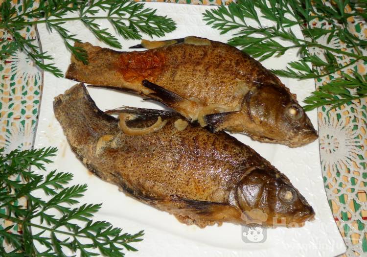 Линь в духовке. Лини рыба запеченная. Линь блюда из линя. Линь рыба в духовке в фольге. Линь Печеный.
