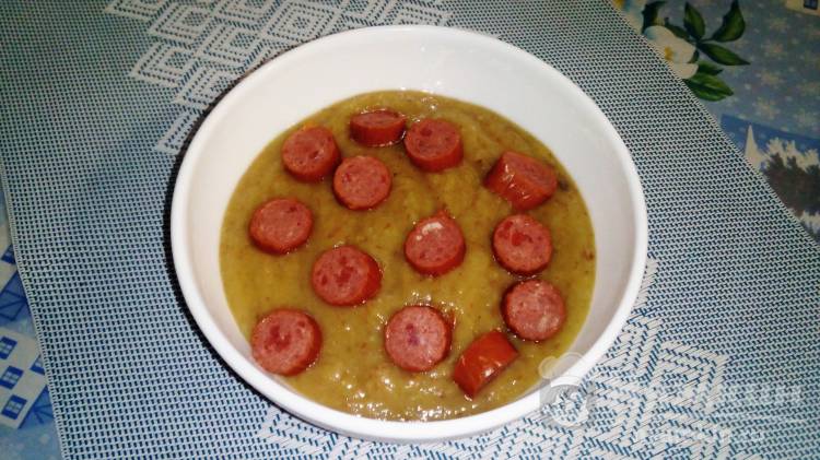 Нежный крем-суп с копчеными сосисками