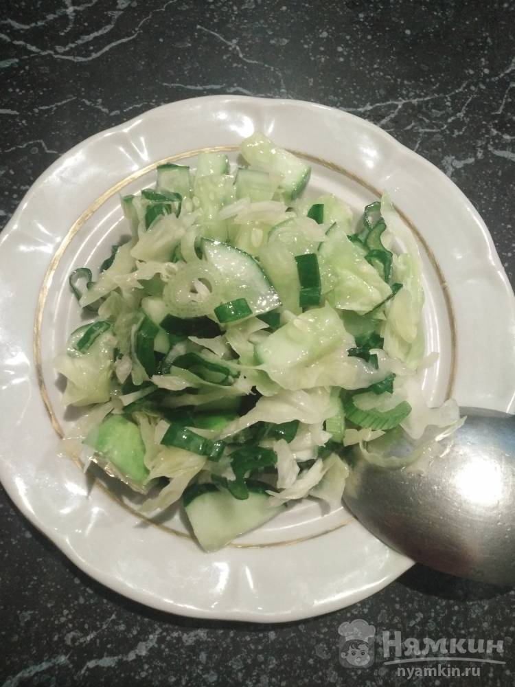 Салат с капустой и огурцом 