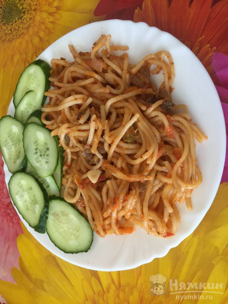 Спагетти с курицей в томате