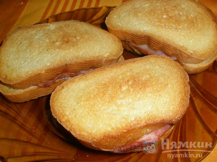Французские бутерброды с сыром и ветчиной  Крок-месье