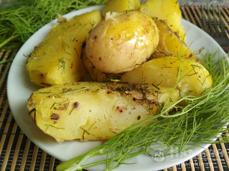 Золотистая картошка в духовке