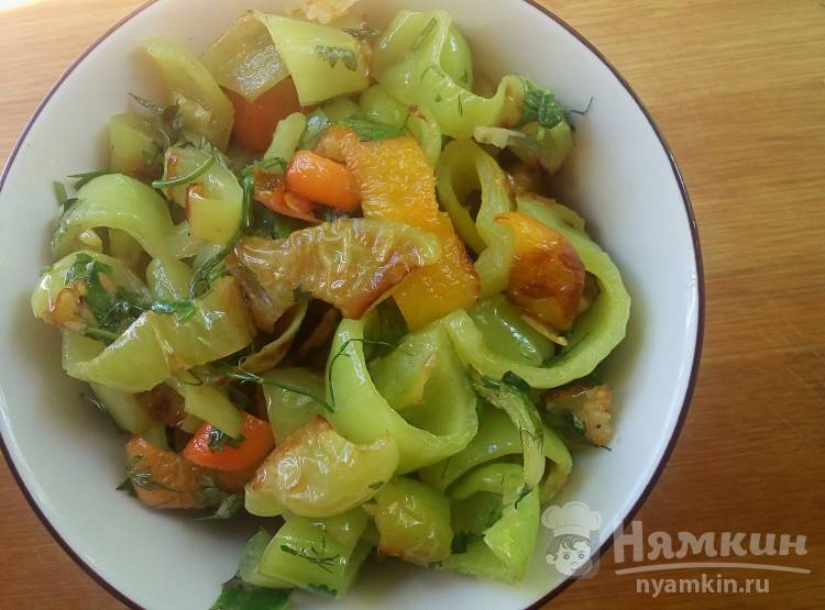Салат из жареного болгарского перца с зеленью