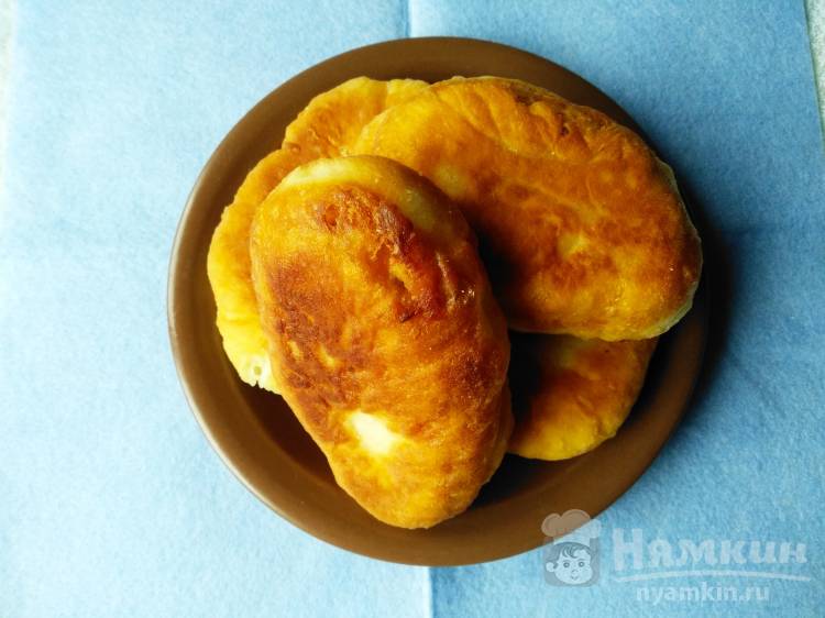 Дрожжевые пирожки с картофелем и вареным яйцом