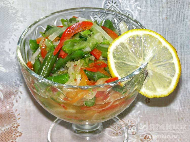Салат из стручковой фасоли и овощей