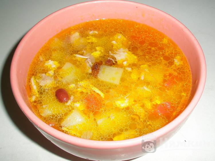 Наваристый куриный суп с фасолью и помидором