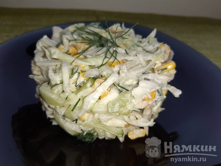 Диетический салат из свежей капусты и кукурузы