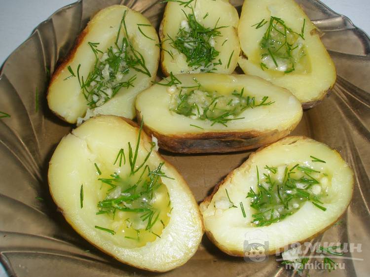 Печеная картошка в духовке в фольге с чесночной начинкой