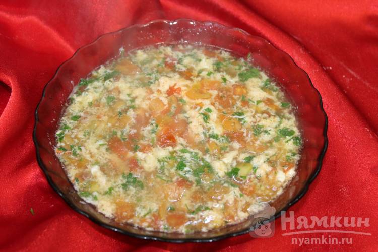 Постный яичный суп с помидорами