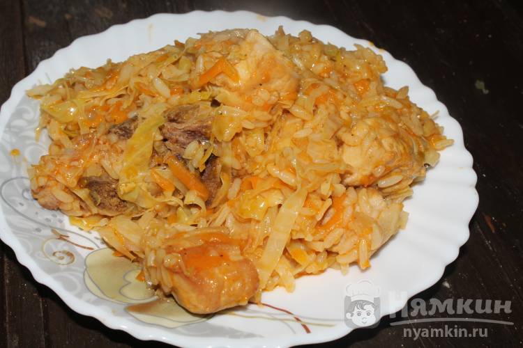 Тушёная капуста с рисом на сковороде