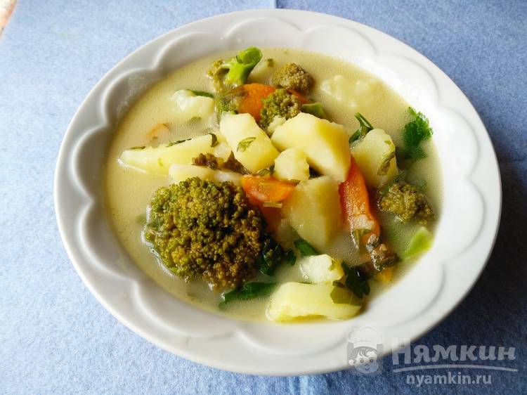 Картофельный суп с брокколи и щавелем
