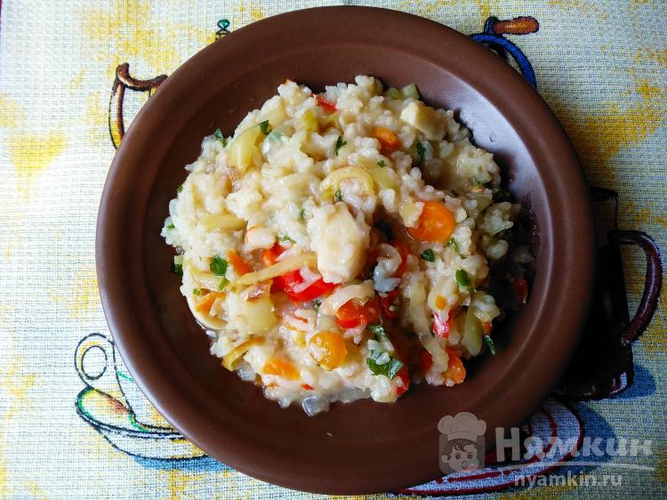 Рис с овощами и чесноком в соевом соусе