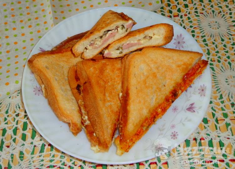 Сэндвич с ветчиной и сыром «Монте-Кристо»
