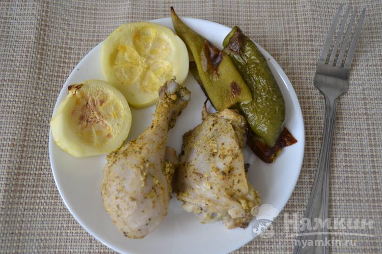 Курица запеченная с кабачком и болгарским перцем в духовке