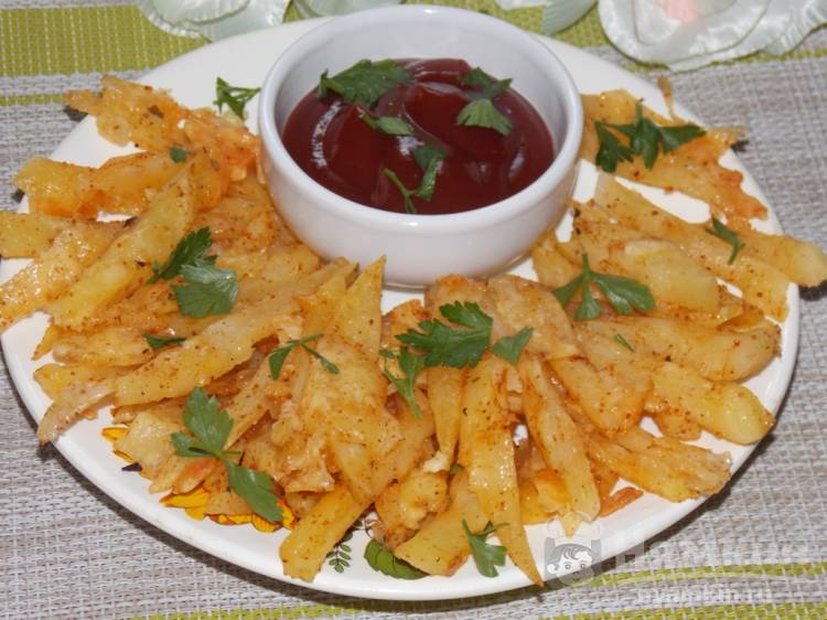 Картофельные палочки под сыром в духовке