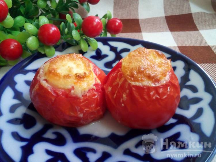 Как приготовить Запеченные помидоры с сыром в духовке с чесноком и сухарями рецепт пошагово