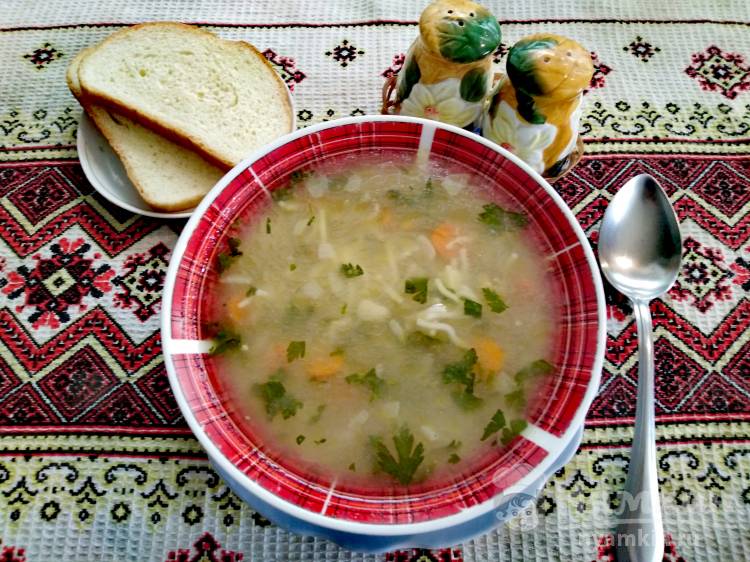 Наваристый суп с лапшой на курином бульоне по-домашнему