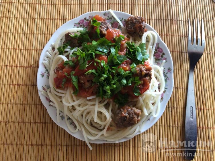 Спагетти с мясом в томатном соусе
