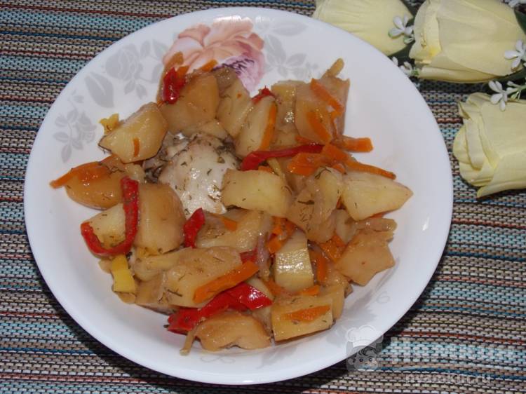 Картофель с овощами и куриными голенями в пакете