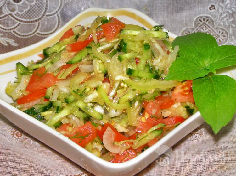 Овощной салат с молодой капустой