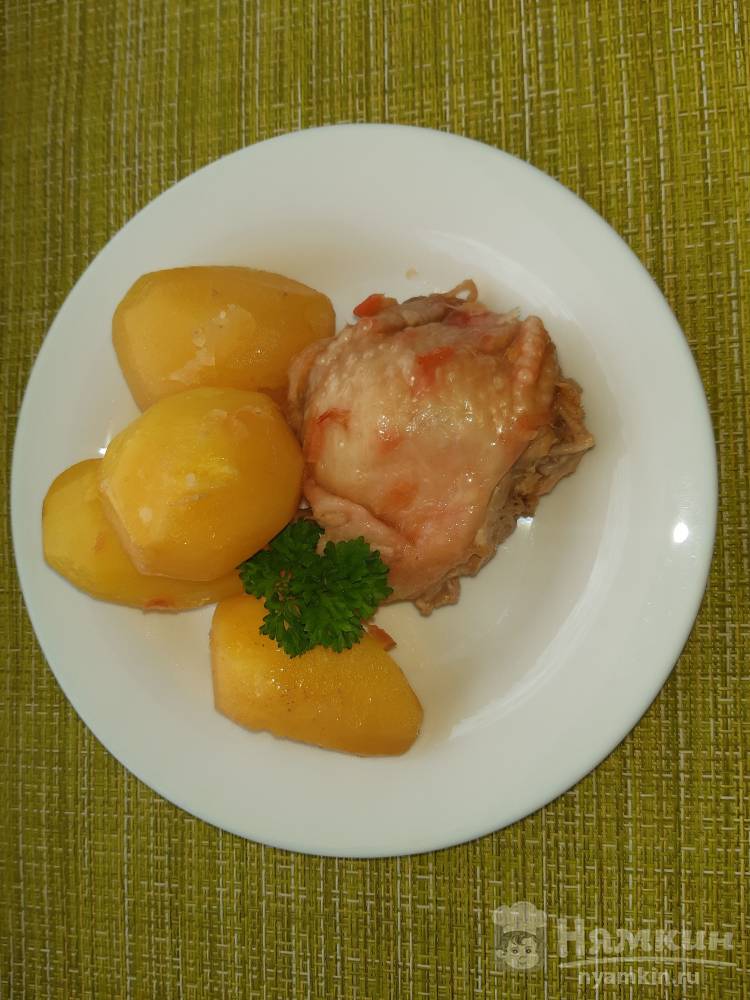 Куриные окорочка в соевом соусе и васаби с картофелем в духовке