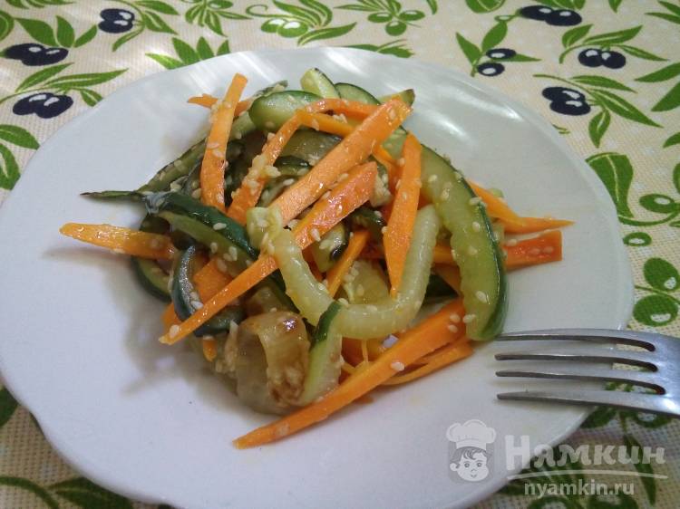 Салат из жареных огурцов с морковью