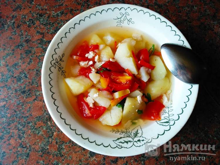 Диетический суп с куриной грудкой и помидором
