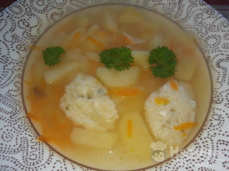 Куриный суп с творожными клецками