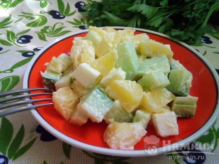 Картофельный салат с брынзой и огурцом