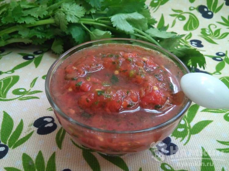 Острый томатный соус с зеленью
