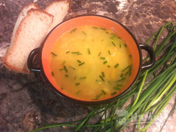 Постный гороховый суп с обжаренным картофелем