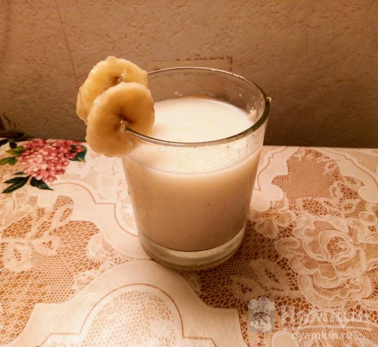 Осенний молочный коктейль с бананом 
