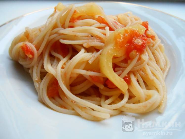 Спагетти с болгарским перцем и помидорами