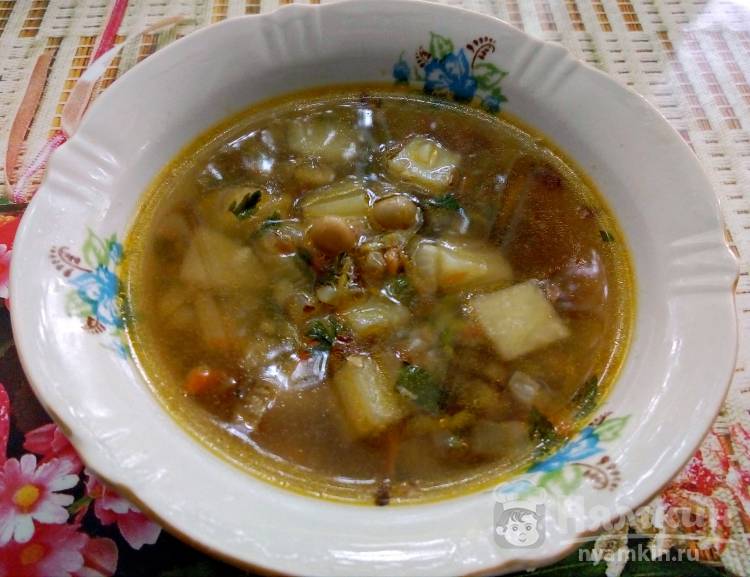 Гречневый суп с зеленым горошком