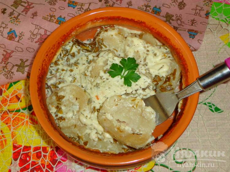 Пельмени в чесночно-сметанном соусе в духовке