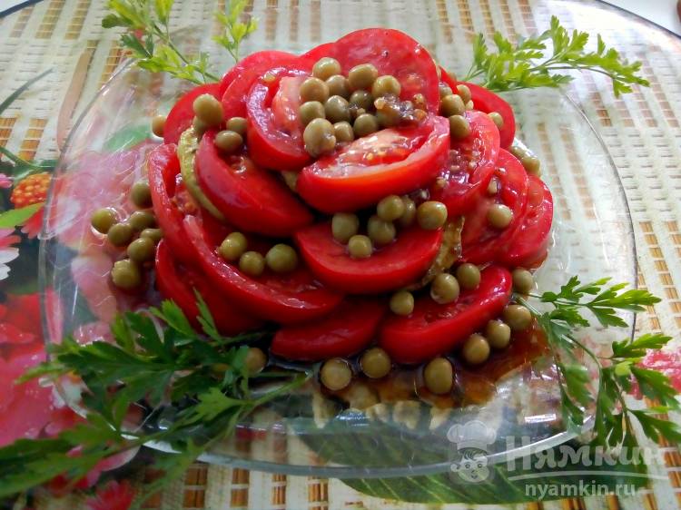 Салат Аленький цветочек из кабачков, помидоров и зеленого горошка
