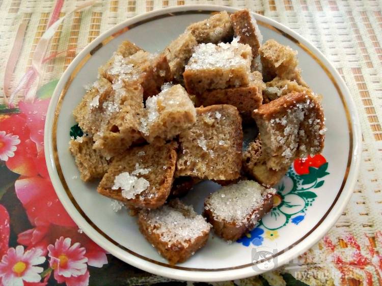 Хлебные кубики с сахаром к чаю в духовке