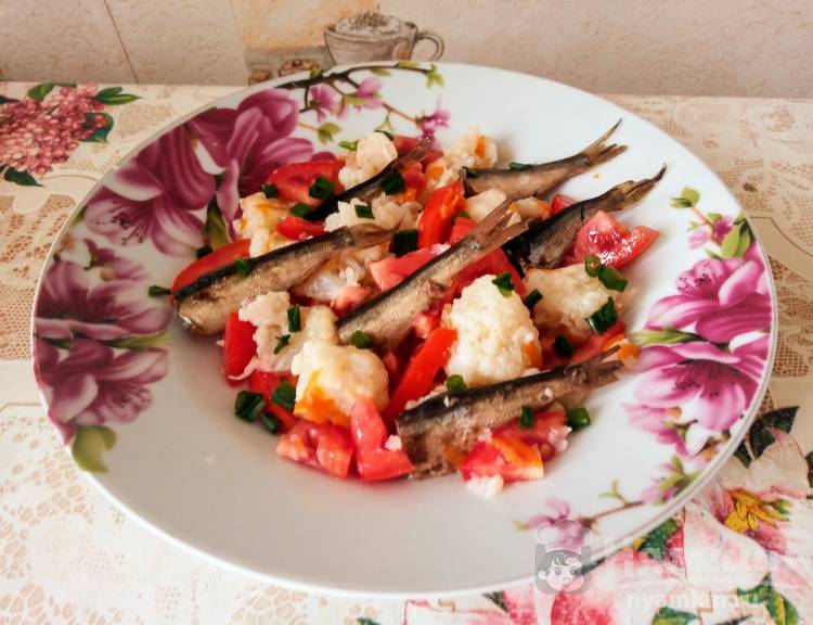 Овощной салат со шпротами 