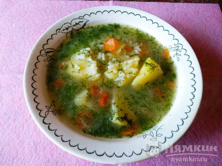 Укропный суп с рисом, морковью и луком