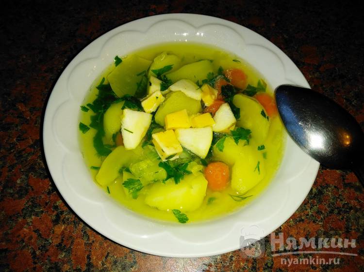 Картофельный суп с кабачком, сыром и яблоком