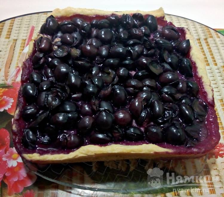 Пирог с виноградом и грецкими орехами