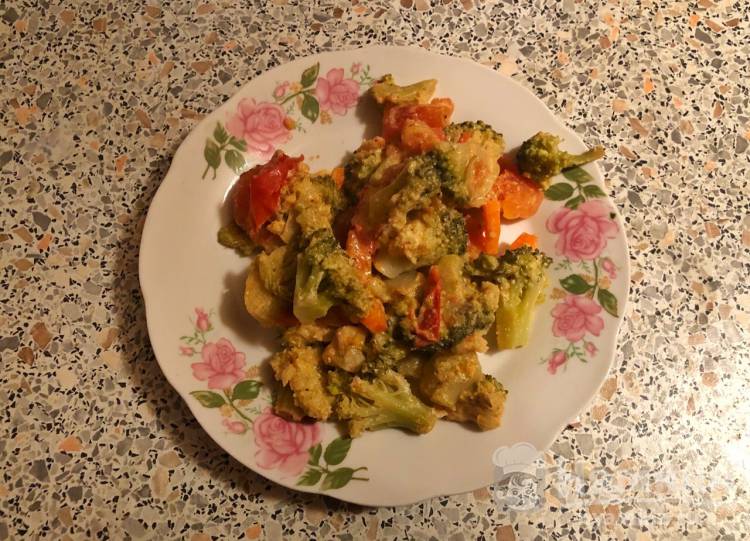 Брокколи под сметанно-сырным соусом — рецепт с фото пошагово