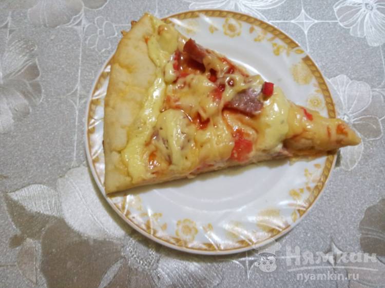Пицца с чесночным соусом на готовом тесте