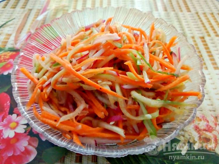 Салат из моркови, редиса и огурца