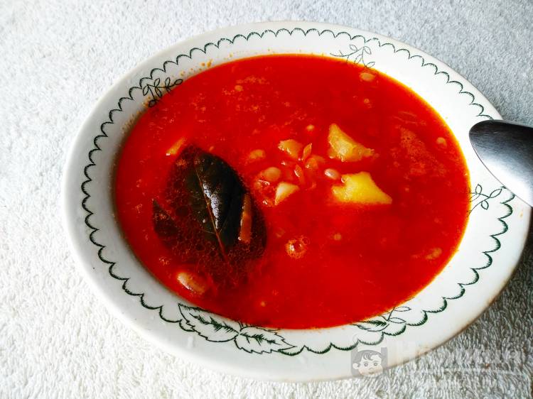 Густой томатный суп с фасолью 