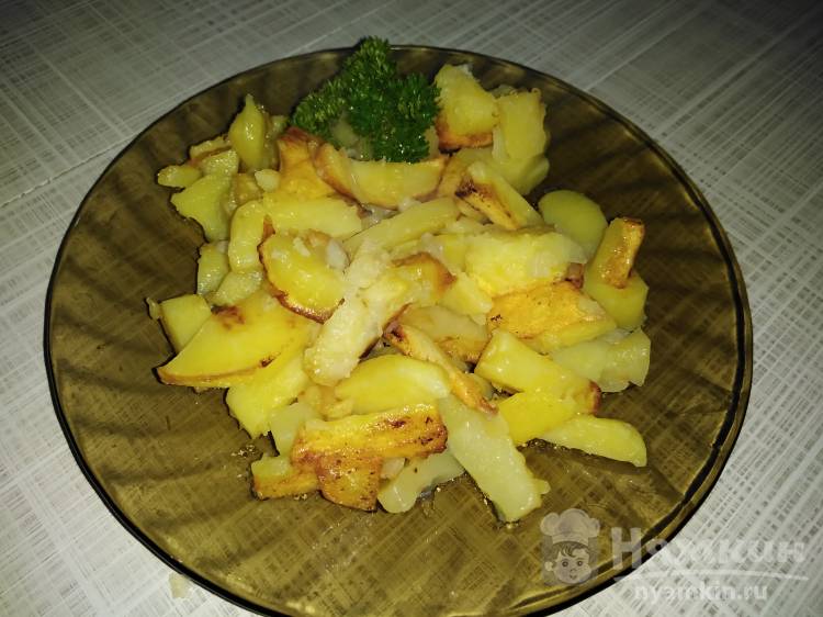 Жареная картошка с луком и аппетитной корочкой