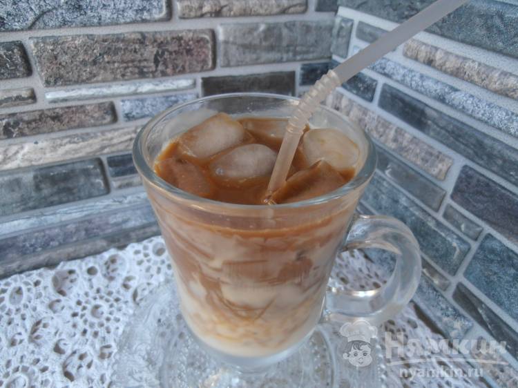 Кофе со льдом и сгущенкой