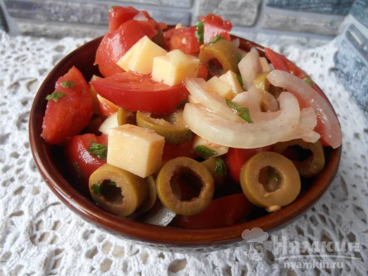 Салат Гармония с оливками, помидорами, сыром без майонеза
